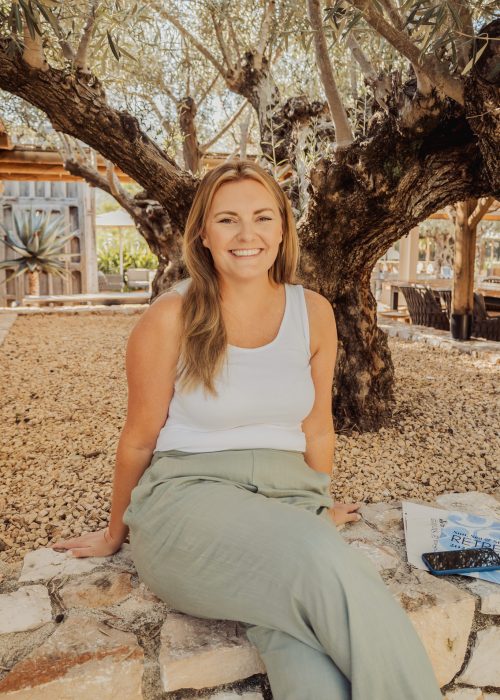 headshot of kate kurdziej retreat strategist